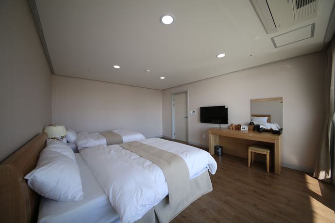 Imagen de la habitación del Hotel Aroha. Foto 17