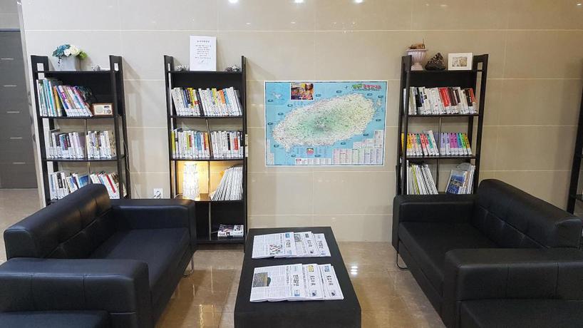 Imagen de los interiores del Hotel Aroha Jeju. Foto 6