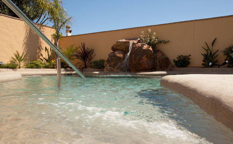 Imagen de la piscina del Hotel Arohaz and Restaurante. Foto 13