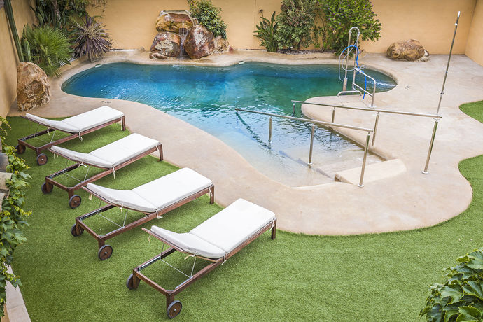 Imagen de la piscina del Hotel Arohaz and Restaurante. Foto 15