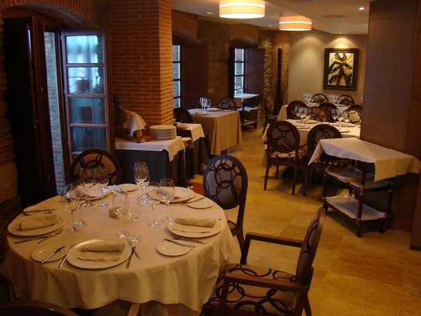 Imagen del bar/restaurante del Hotel Aroi Bierzo Plaza. Foto 3
