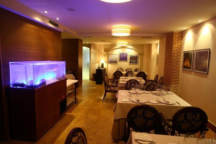 Imagen del bar/restaurante del Hotel Aroi Bierzo Plaza. Foto 6