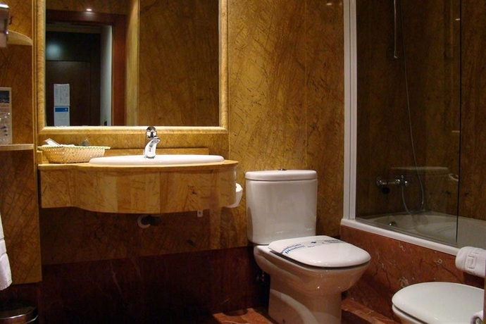 Imagen de la habitación del Hotel Aroi Bierzo Plaza. Foto 11