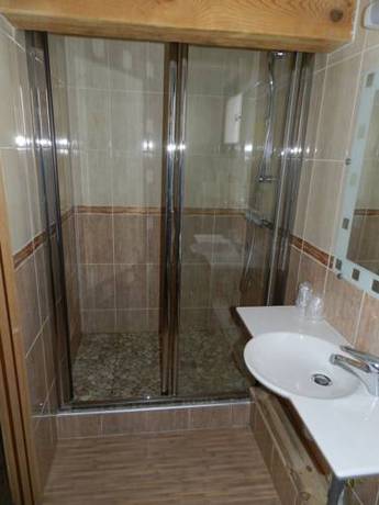 Imagen de la habitación del Hotel Arolla. Foto 5