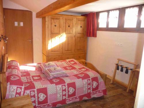 Imagen de la habitación del Hotel Arolla. Foto 13