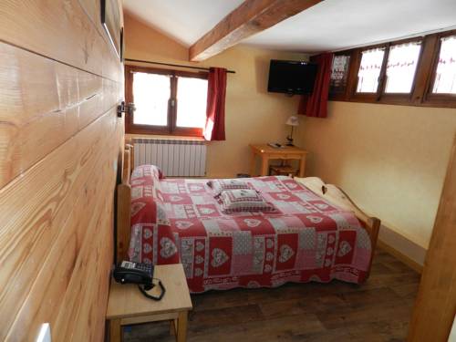 Imagen de la habitación del Hotel Arolla. Foto 15