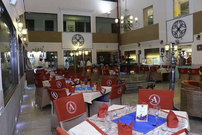 Imagen del bar/restaurante del Hotel Aroma, Chandigarh. Foto 4
