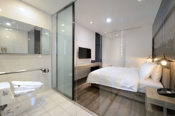 Imagen de la habitación del Hotel Aroma Chew. Foto 7