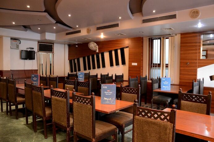 Imagen del bar/restaurante del Hotel Aroma Classic In Central Jaipur. Foto 2