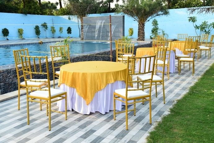 Imagen de la piscina del Hotel Aroma Green Resort. Foto 16