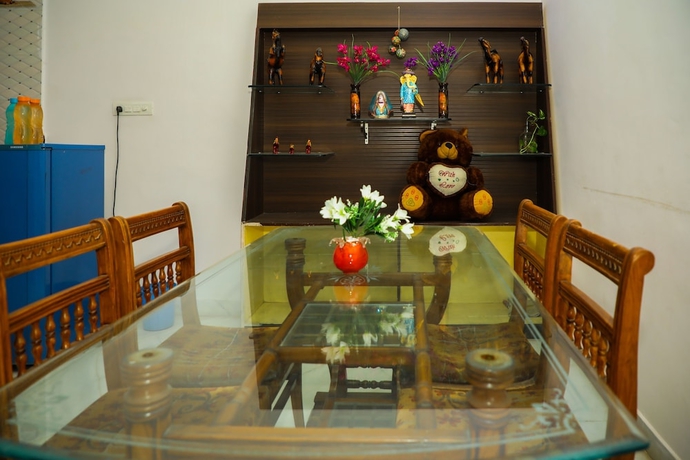 Imagen del bar/restaurante del Hotel Aroma Home Stay. Foto 2
