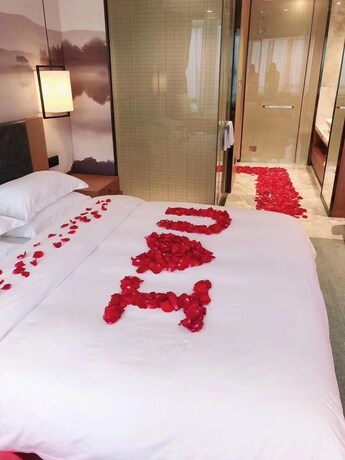 Imagen de la habitación del Hotel Aroma Hotel. Foto 9