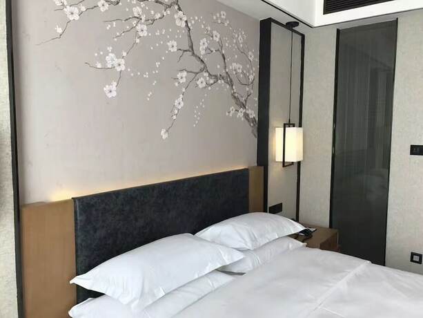 Imagen de la habitación del Hotel Aroma Hotel. Foto 17