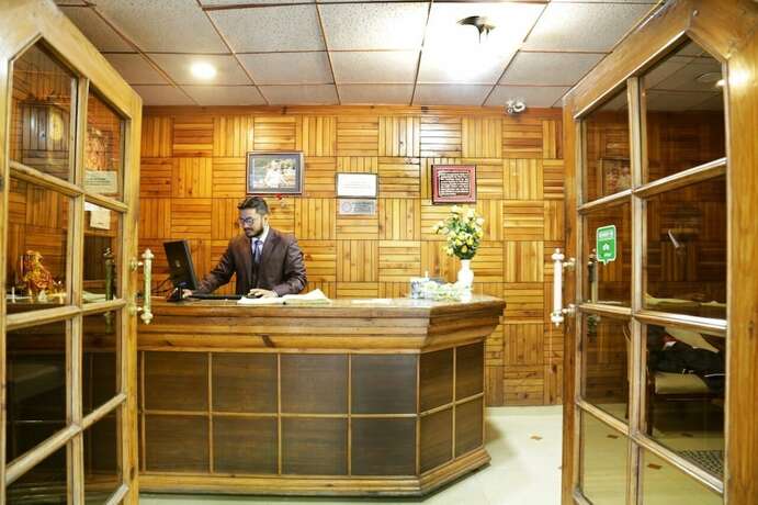 Imagen de los interiores del Hotel Aroma Nainital, Nainital. Foto 19