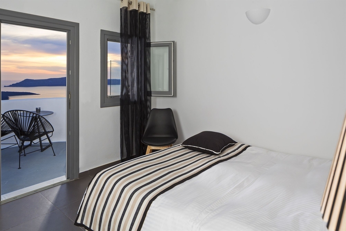 Imagen de la habitación del Hotel Aroma Suites. Foto 5