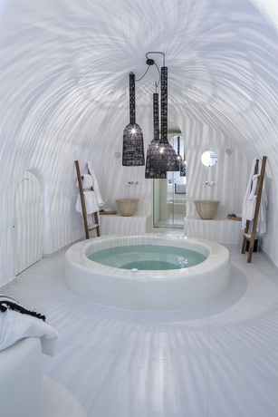 Imagen de la habitación del Hotel Aroma Suites. Foto 6