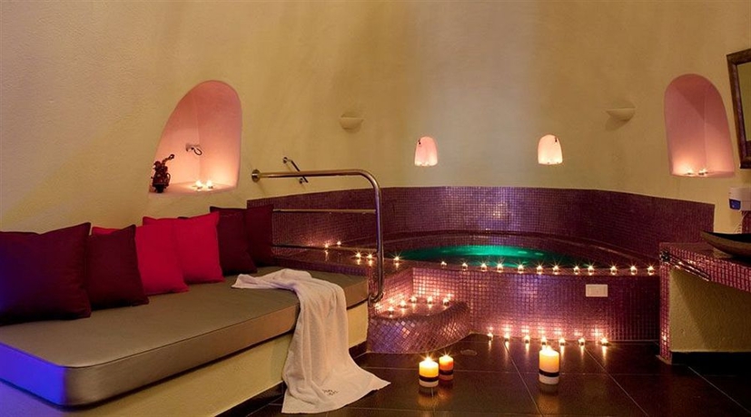 Imagen de la habitación del Hotel Aroma Suites. Foto 9