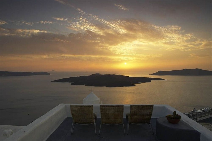 Imagen de la habitación del Hotel Aroma Suites. Foto 11