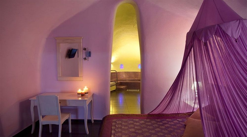 Imagen de la habitación del Hotel Aroma Suites. Foto 13