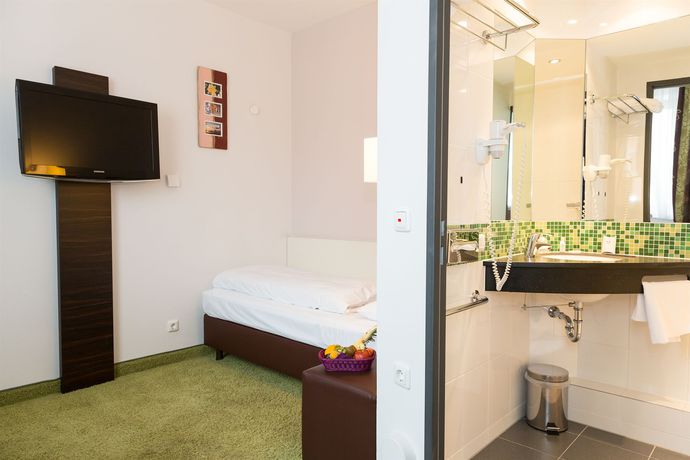 Imagen de los exteriores del Hotel Arooma. Foto 15