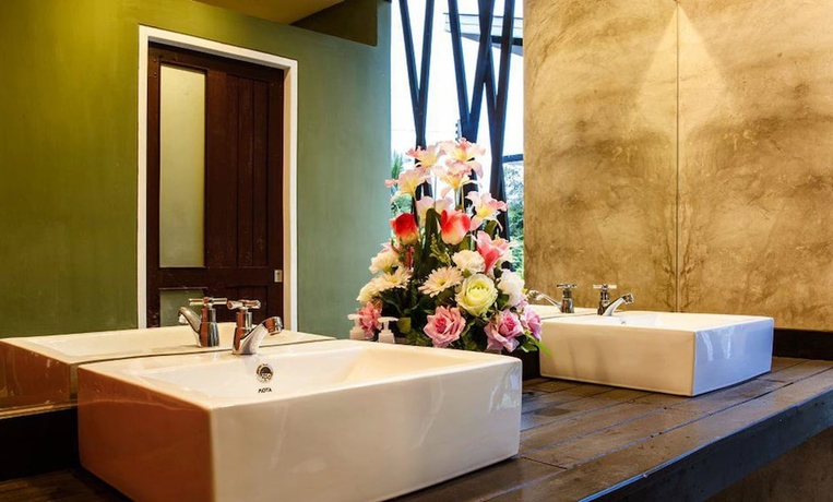 Imagen de los interiores del Hotel Aroonsawad Riverview Resort. Foto 14