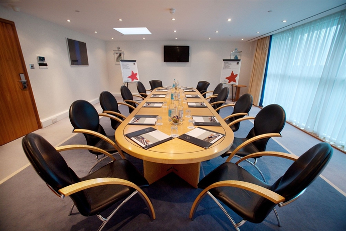 Imagen de los interiores del Hotel Arora Gatwick. Foto 11