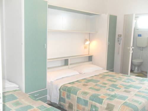 Imagen de la habitación del Hotel Aros, Rimini. Foto 1