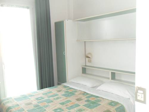 Imagen de la habitación del Hotel Aros, Rimini. Foto 2