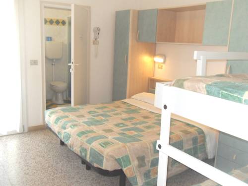 Imagen de la habitación del Hotel Aros, Rimini. Foto 3