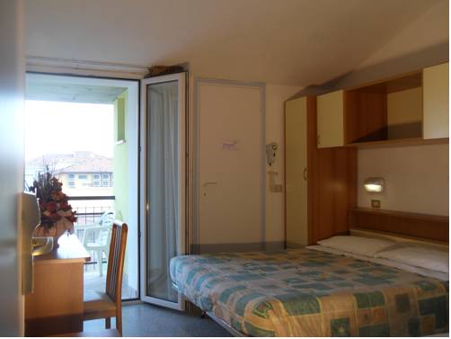 Imagen de la habitación del Hotel Aros, Rimini. Foto 6