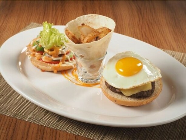 Imagen del bar/restaurante del Hotel Arosa Jakarta. Foto 18