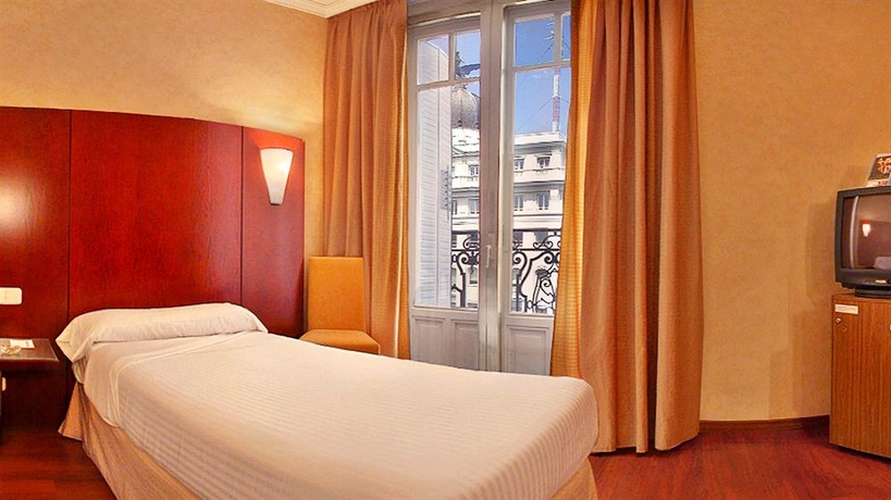 Imagen de la habitación del Hotel Arosa, Madrid. Foto 2