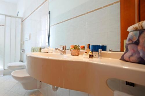 Imagen de la habitación del Hotel Arosio. Foto 6