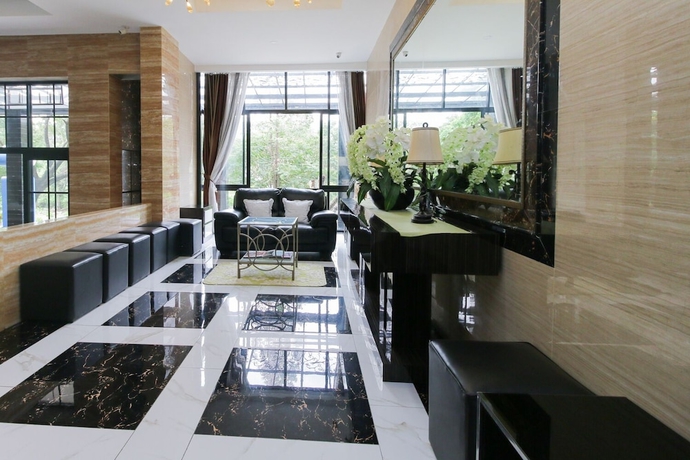 Imagen de los interiores del Hotel Arotel Bsd. Foto 16