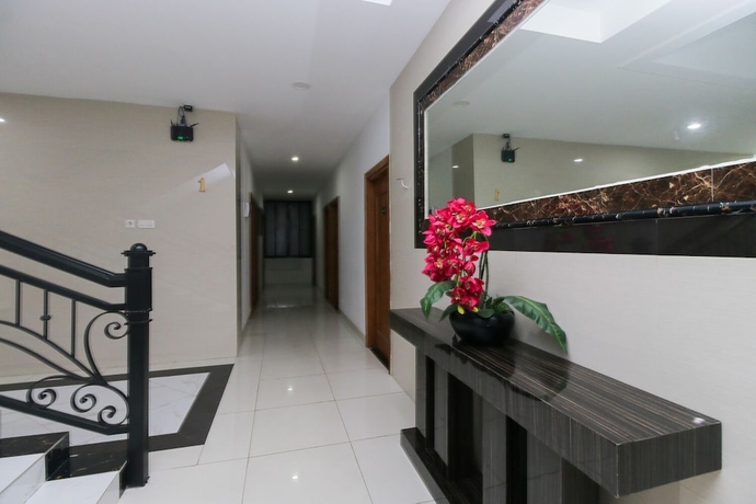 Imagen de los interiores del Hotel Arotel Bsd. Foto 17