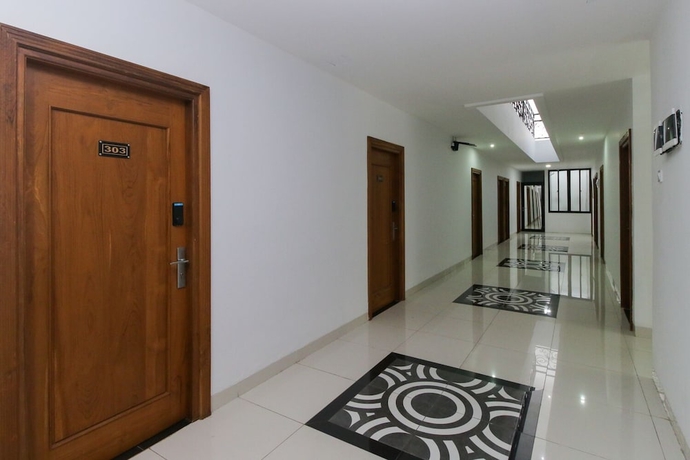 Imagen de los interiores del Hotel Arotel Bsd. Foto 18