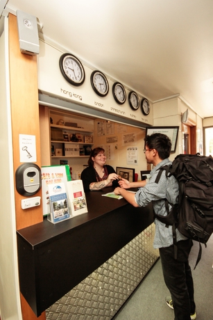 Imagen de los interiores del Hotel Around The World Backpackers. Foto 13