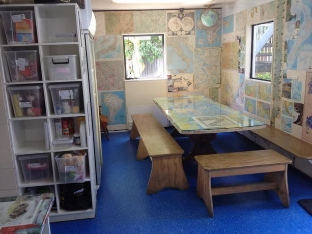 Imagen de los interiores del Hotel Around The World Backpackers. Foto 15