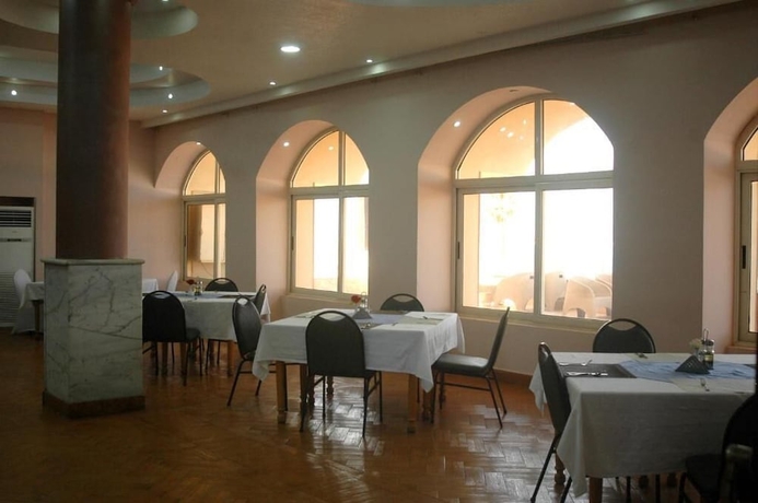 Imagen del bar/restaurante del Hotel Arous El Bahr. Foto 2