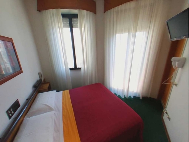 Imagen de la habitación del Hotel Arpa. Foto 9