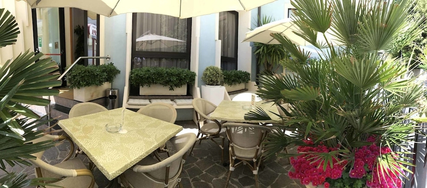 Imagen de la habitación del Hotel Arpa. Foto 17