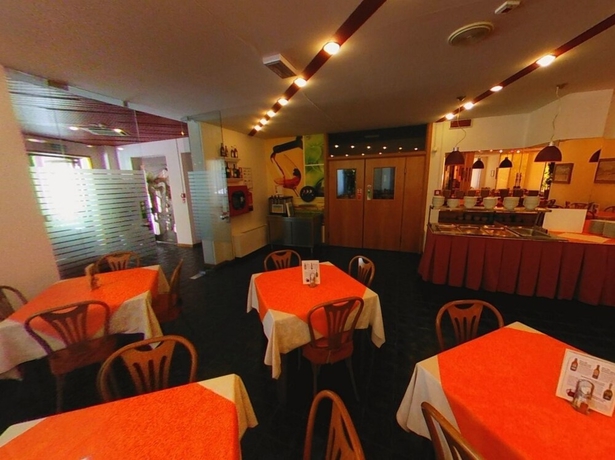 Imagen del bar/restaurante del Hotel Arpa. Foto 3