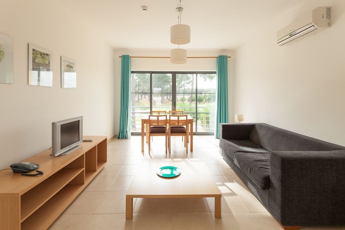 Imagen de la habitación del Hotel Arrabida Resort & Golf Academy. Foto 4