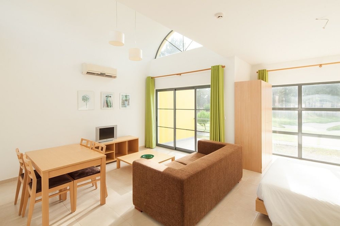 Imagen de la habitación del Hotel Arrabida Resort & Golf Academy. Foto 5