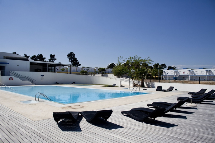 Imagen de la piscina del Hotel Arrabida Resort & Golf Academy. Foto 9