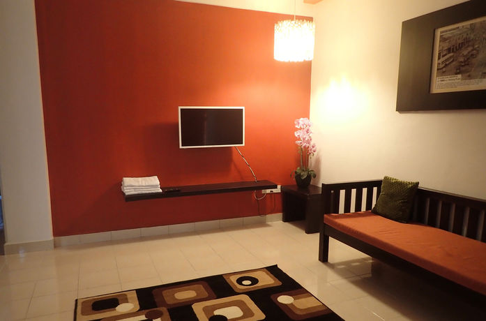 Imagen del bar/restaurante del Hotel Ar-raudhah Suite And. Foto 5