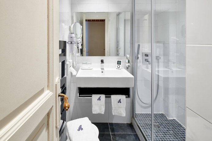 Imagen de la habitación del Hotel Arraya. Foto 17