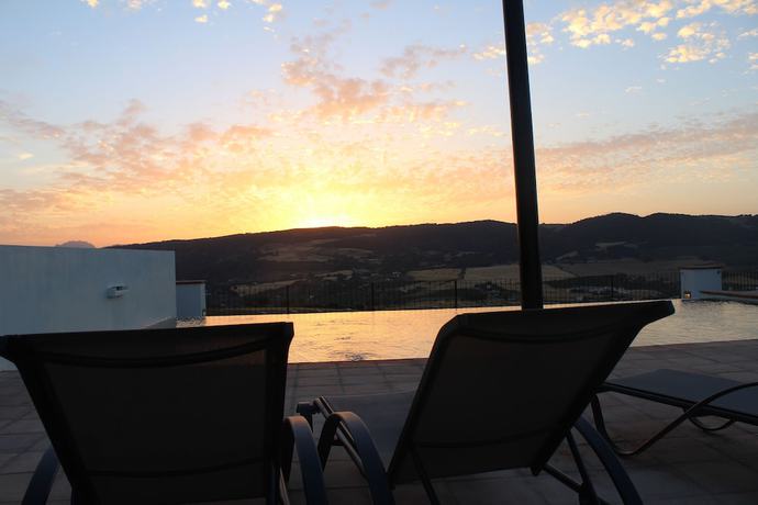 Imagen de la piscina del Hotel Arriadh, Ronda. Foto 17