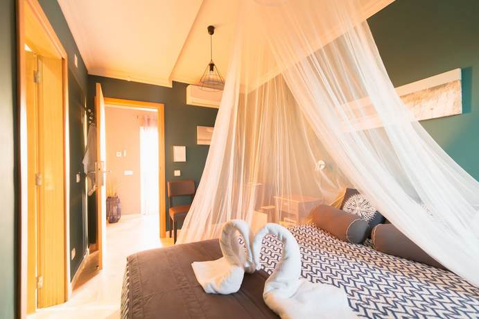 Imagen de la habitación del Hotel Arrifana Destination Boutique. Foto 12