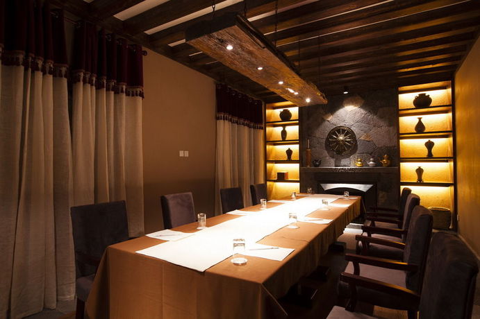 Imagen del bar/restaurante del Hotel Arro Khampa By Zinc Journey Shangri-la. Foto 4